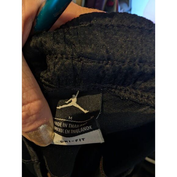 Jordan basketball shorts size medium (damage) - Picture 4 of 5